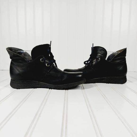 Born Women's Black Leather Lace Up Ankle Bootie F788 - Picture 9 of 13